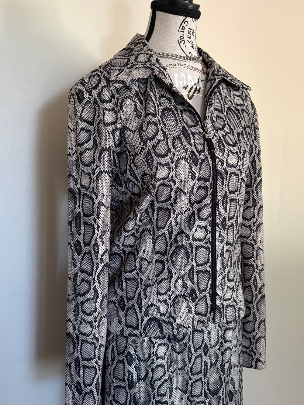 Vintage Joseph Ribkoff Snakeskin Skirt Suit Set 2 Piece Matching Set 90's Y2K - Picture 4 of 15